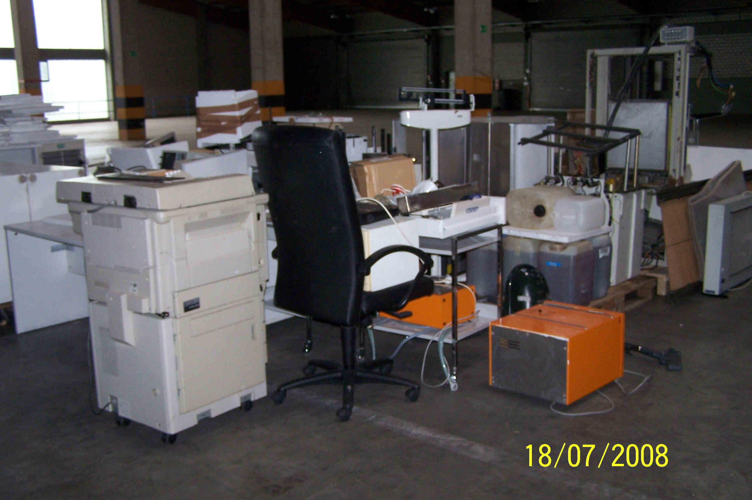 Gegenstände im Zolllager Köln nach Entladung LKW 3 Gegenstände im Zolllager Köln nach Entladung LKW 3