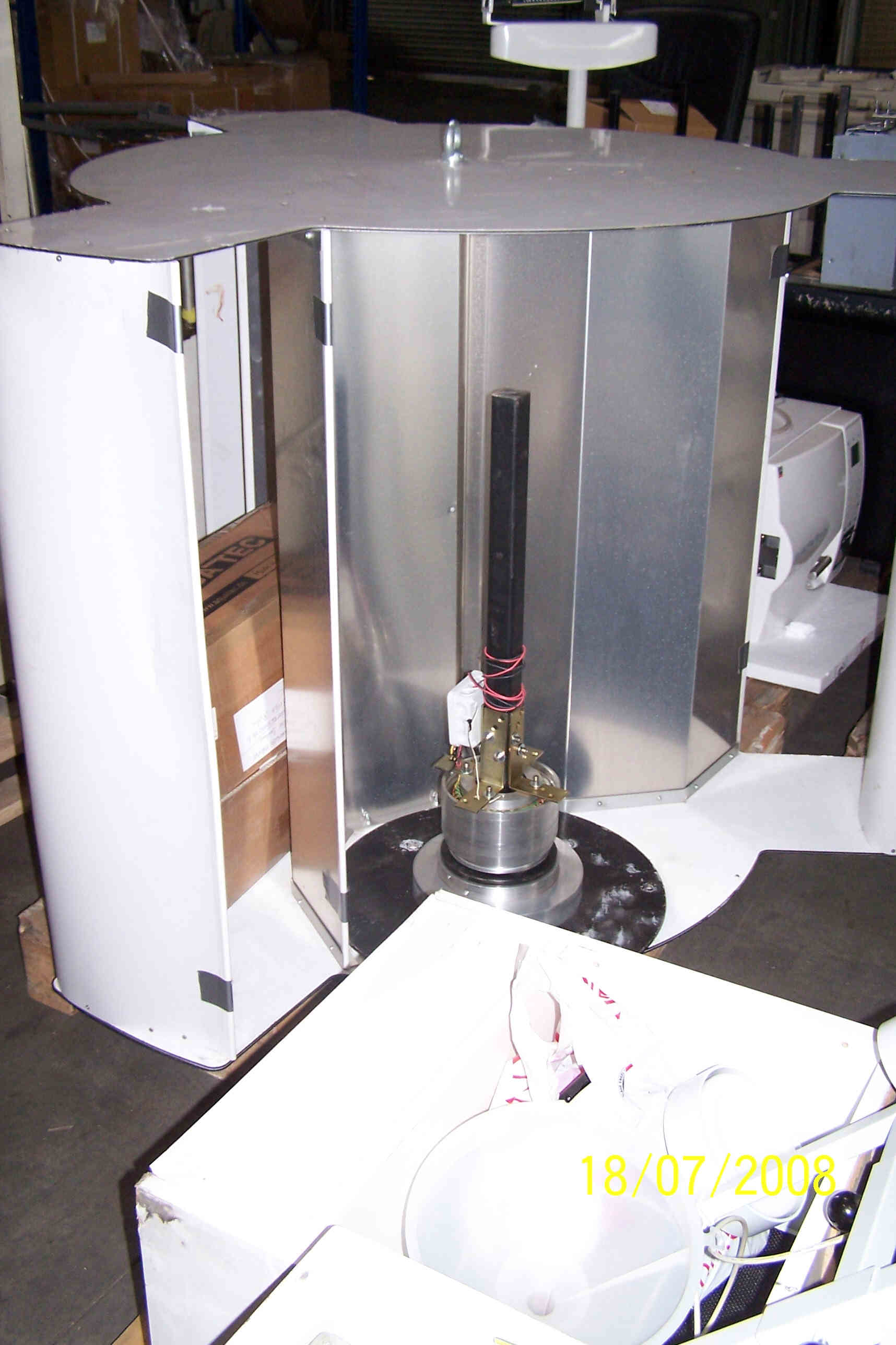 Gegenstände im Zolllager Köln nach Entladung LKW 4 Gegenstände im Zolllager Köln nach Entladung LKW 4