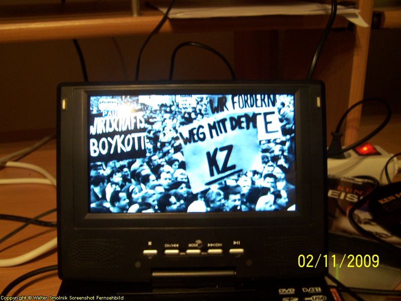 Menschenmenge vor dem Podium KZ 1961 Fragezeichen 100_9104