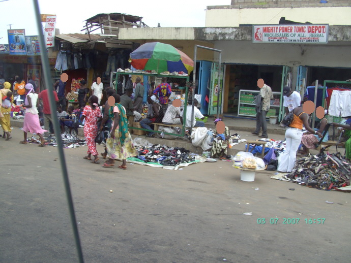 Verkauf_von_Altkleidern1