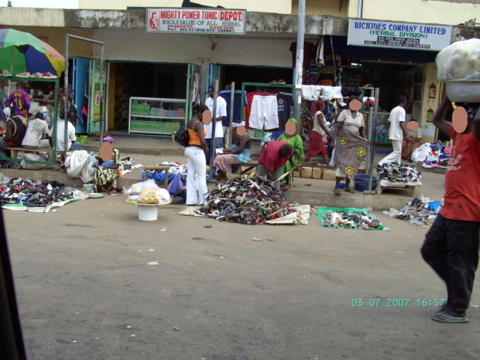 Verkauf_von_Altkleidern2